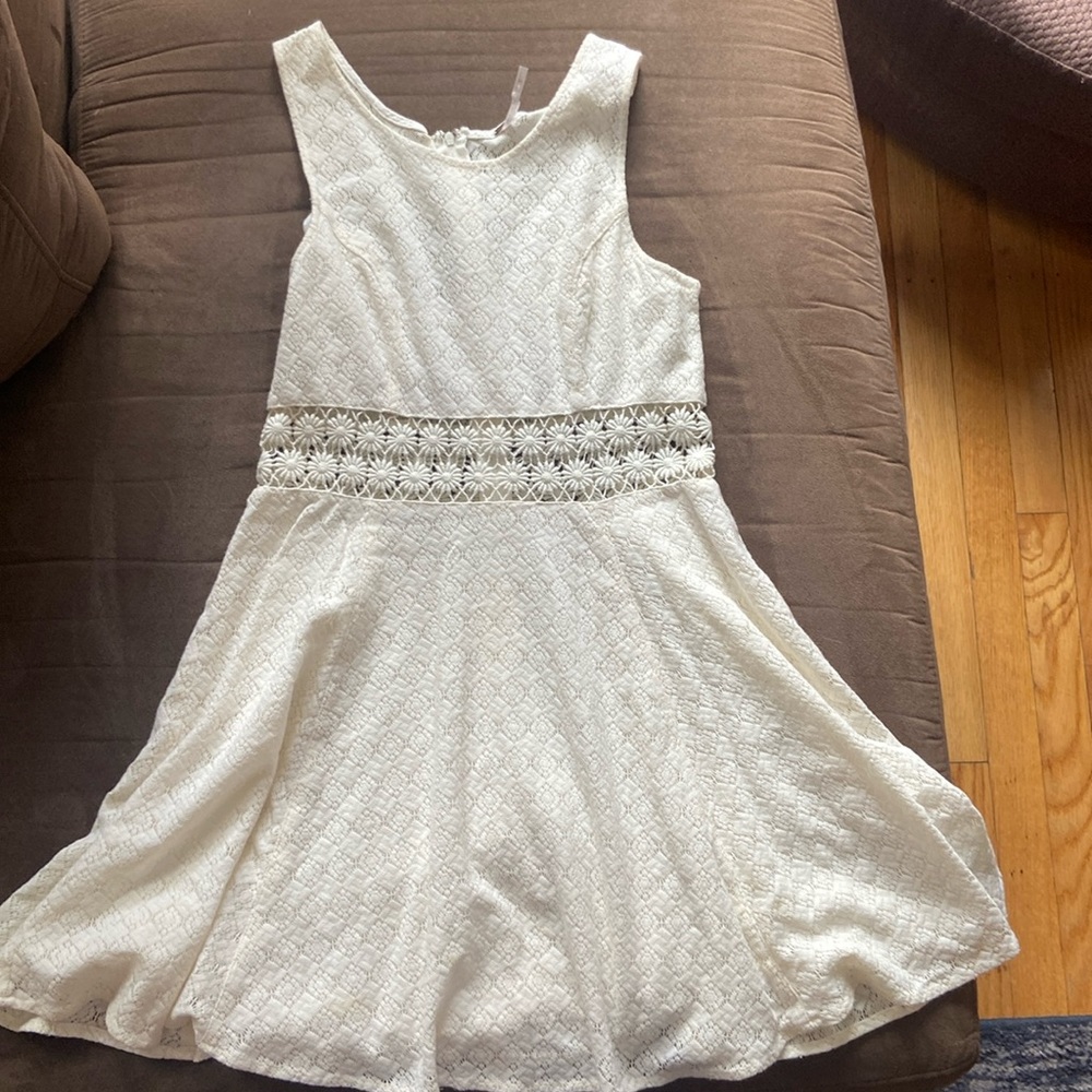 Free people white floral cut out dress 🌼🌸